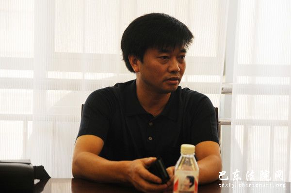 利川法院专职审委会委员谭华容介绍审判管理工作经验.jpg