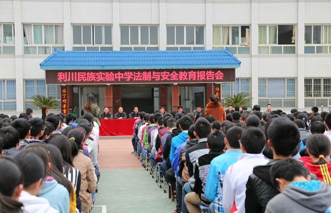 周锐讲课3.jpg