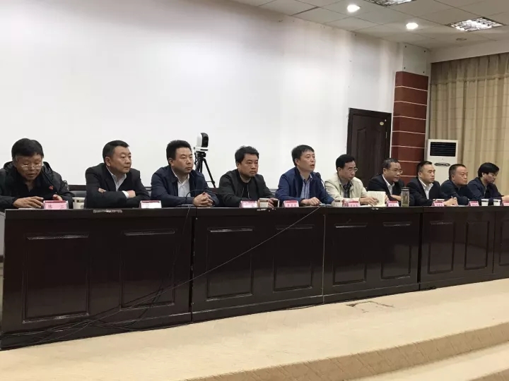 利川市法院召开全院干警大会,再次部署十九大安保维稳信访工作.webp.jpg 利川市法院召开全院干警大会,再次部署十九大安保维稳信访工作.webp.jpg